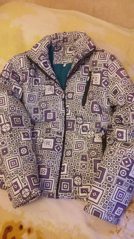 Продам теплую зимнюю куртку.