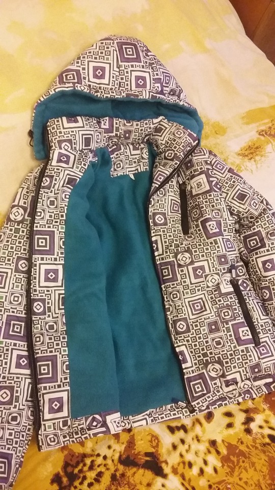 Продам теплую зимнюю куртку.