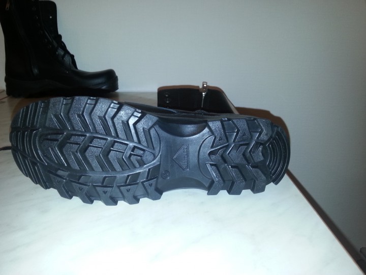Продаются новые военные ботинки,размер 43