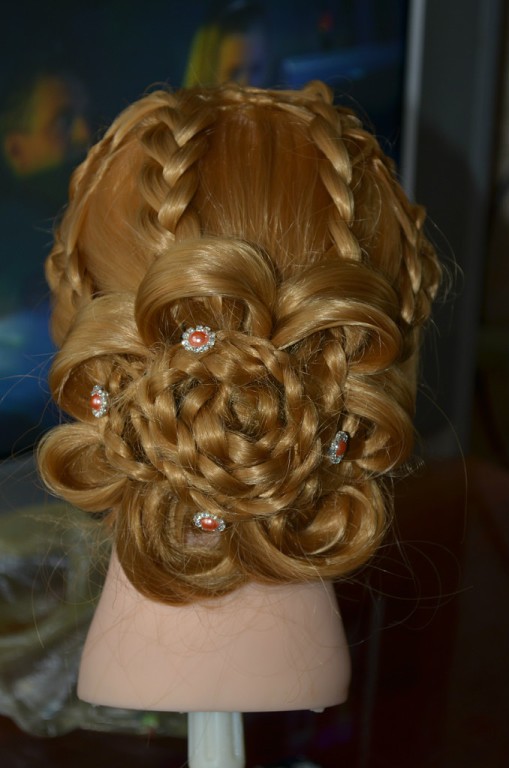 Плетение кос и прически