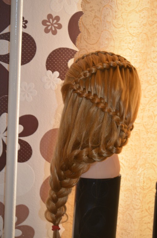 Плетение кос и прически