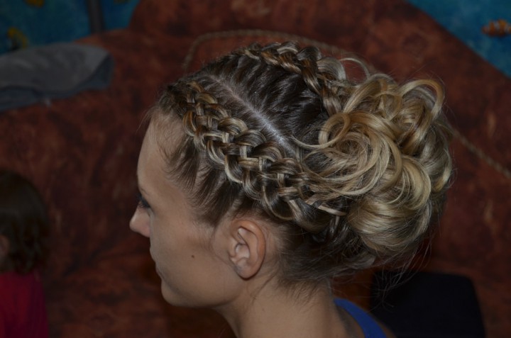 Плетение кос и прически