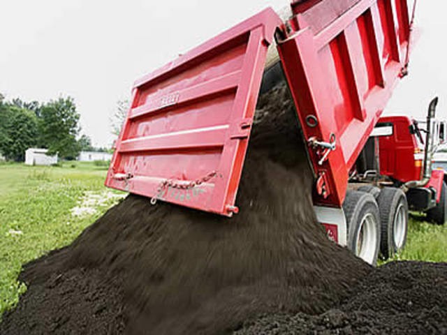 Приму грунт даром для отсыпки ямы на участке 100-150 кубов