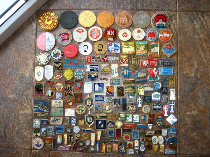 Продаётся коллекция значков - «История Сочи!».