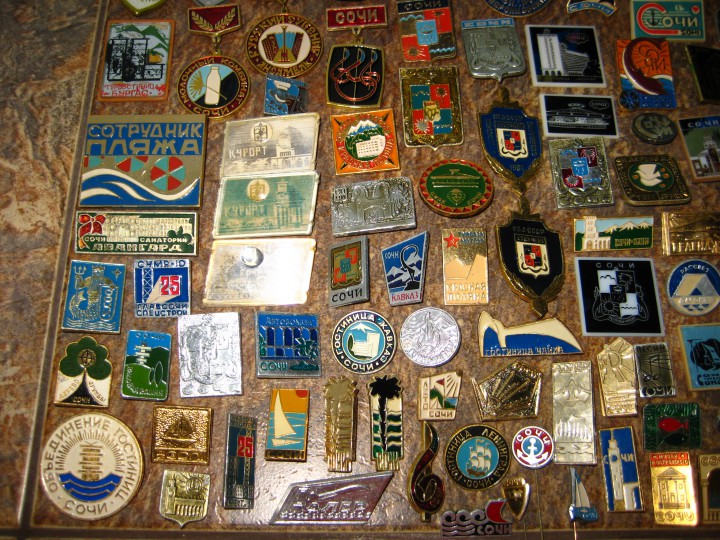 Продаётся коллекция значков - «История Сочи!».