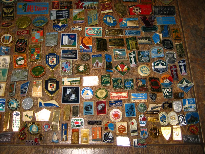 Продаётся коллекция значков - «История Сочи!».