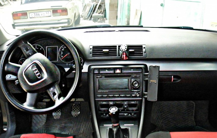 Продаю Audi A4 2007 года, 2,0 л, дизель, МКПП, седан
