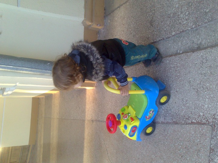 Приму в дар или куплю не дорого машинку для катания. 