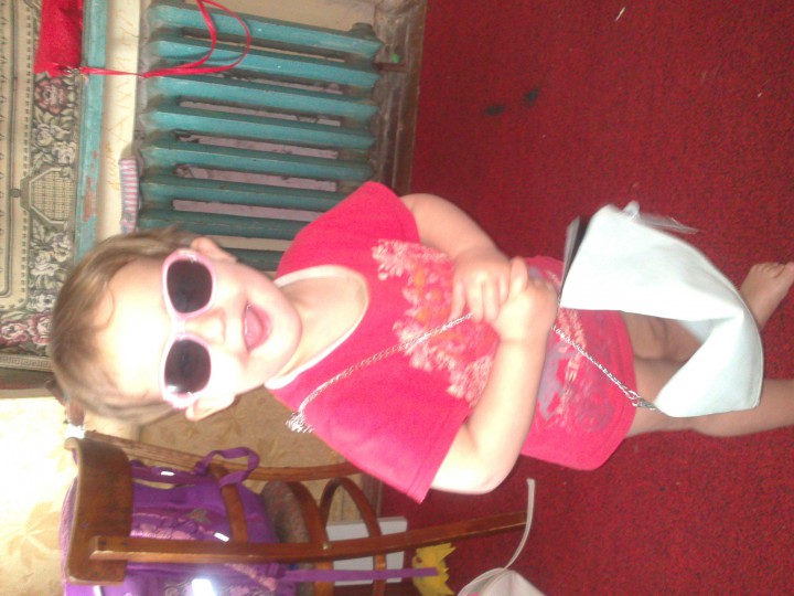 Приму в дар одежду и обувь на детей. 