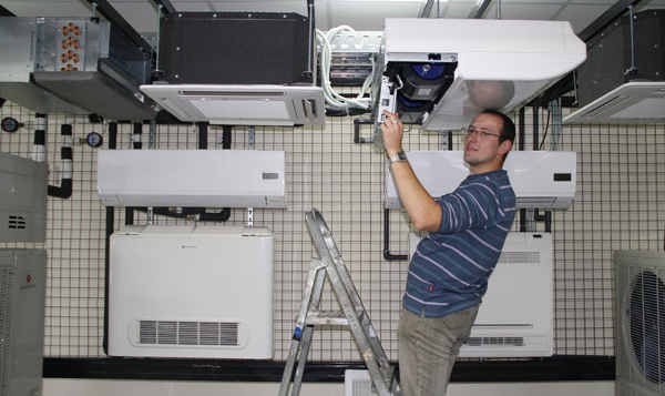 Требуется специалист кондиционирования з/п 30000