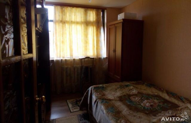 Продаю 4-х комнатную квартиру в "сталинке". 