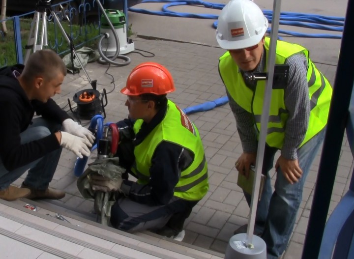 Треснула стена? Просел фундамент или пол?