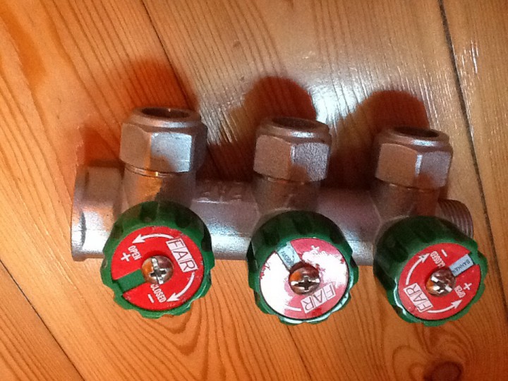 Продам коллектор FAR (Италия) 1" х 3/4 Латунный никелированный н