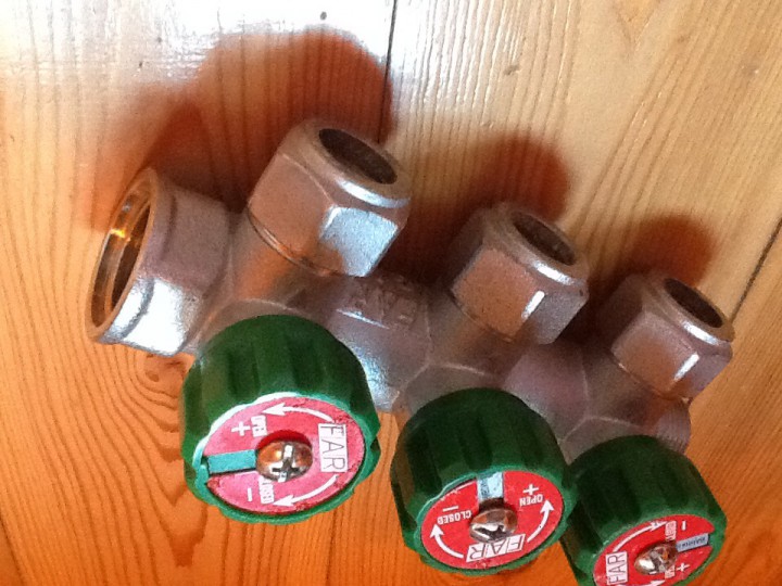 Продам коллектор FAR (Италия) 1" х 3/4 Латунный никелированный н