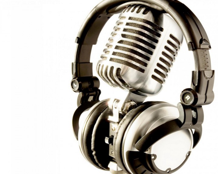 Требуется ведущий караоке/бэк-вокалист 