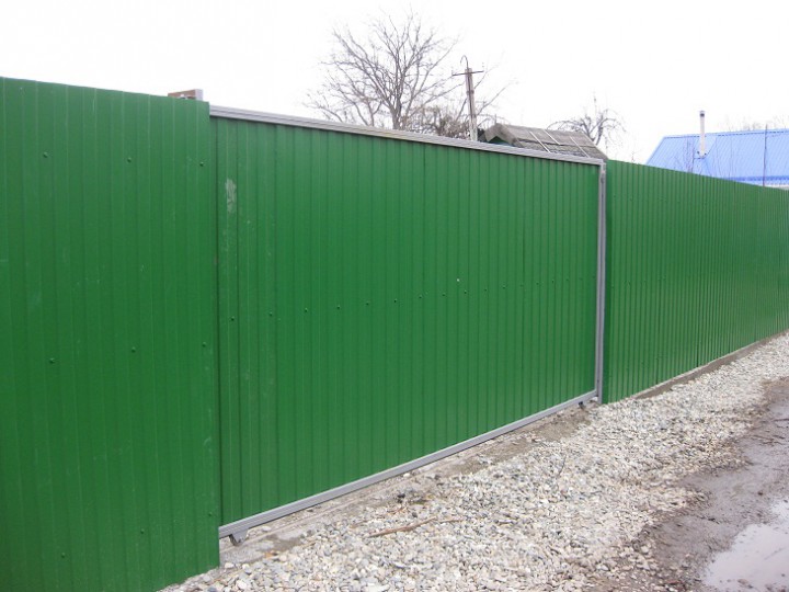 Заборы из профнастила, сетки рабица, решетчатые. Краснодар.