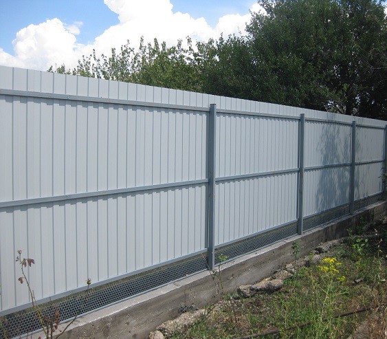 Заборы из профнастила, сетки рабица, решетчатые. Краснодар.