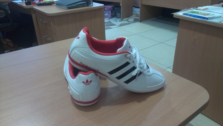 Продам НОВЫЕ мужские кроссовки