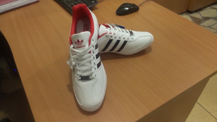 Продам НОВЫЕ мужские кроссовки