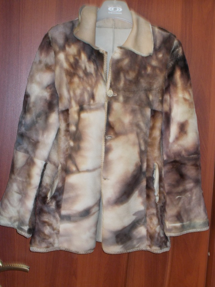 Продам легкую двустороннюю дубленку женскую 