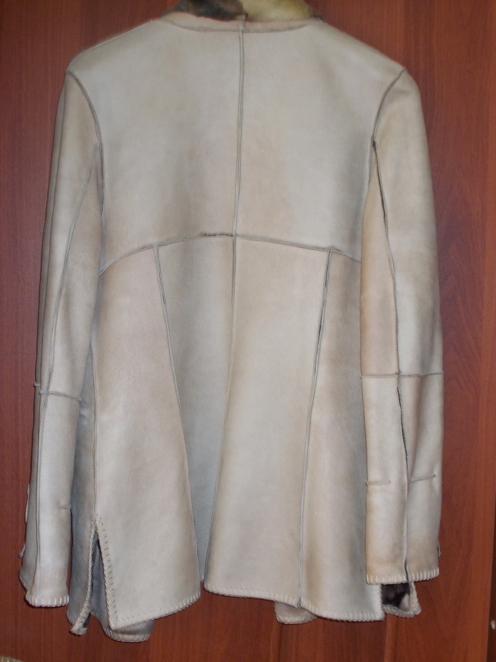 Продам легкую двустороннюю дубленку женскую 