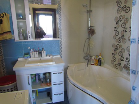 Продам двухкомнатную с ремонтом , мебелью и техникой на Бытхе