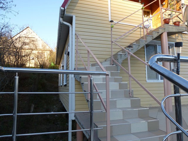 Продам дом 350 м2 на участке 10 соток в Адлере