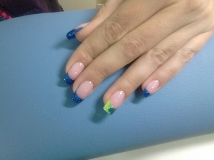 Наращивание ногтей.