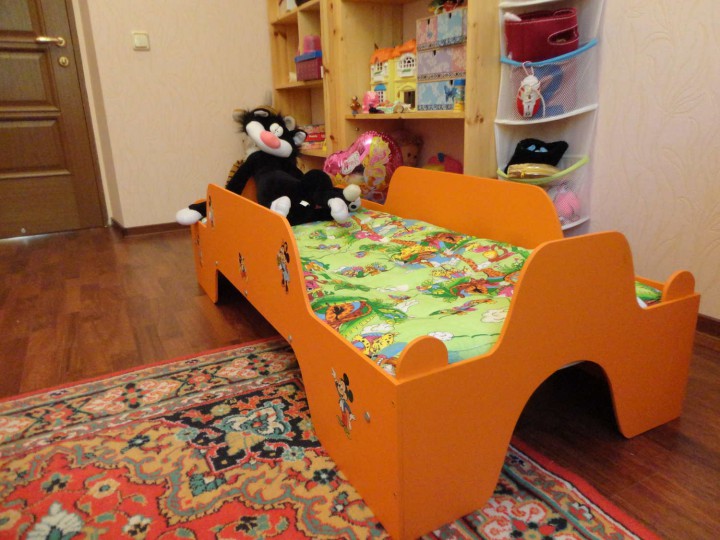 Детская кроватка