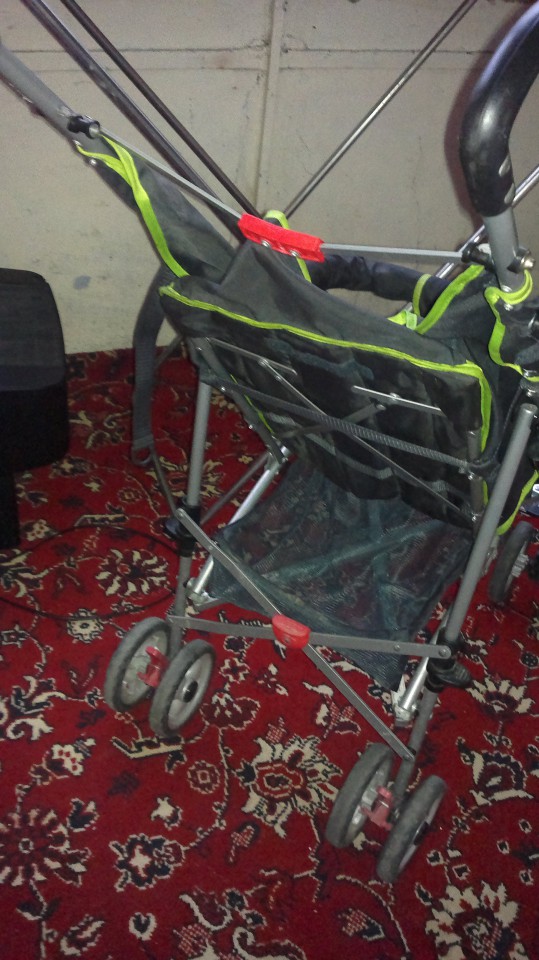 Продам коляску (летняя, прогулочная, трость) за 1500 рублей