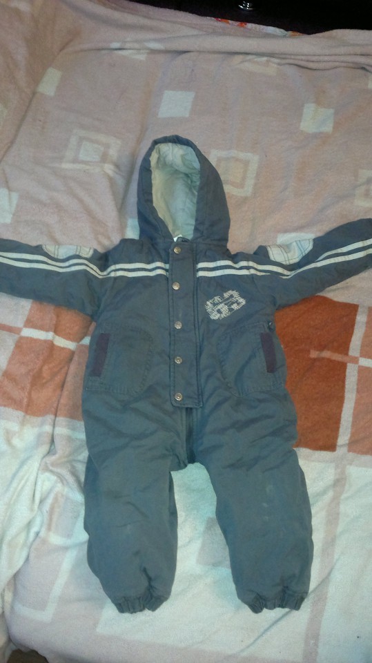 Продаю осенне-зимний комбинезон на мальчика 1-1,5 лет