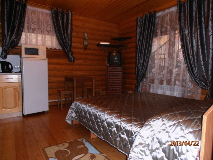 Сдам СТУДИЮ в деревянном доме в ДАГОМЫСЕ