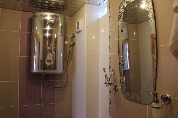 Продаю жилой гараж в Кудепсте на ул.Искра в районе тех.осмотра.