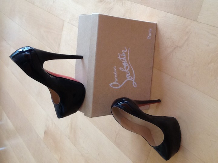 Продаю шикарные туфли .Christian Louboutin
