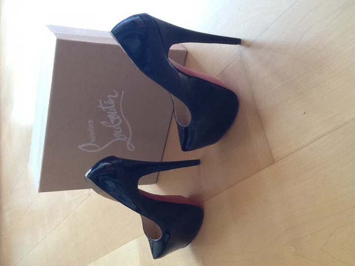 Продаю шикарные туфли .Christian Louboutin