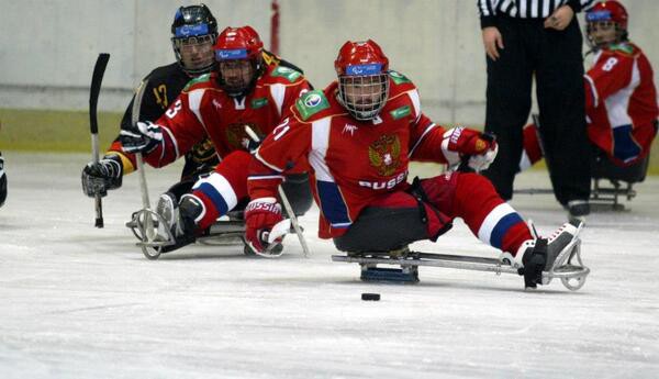 Продает билеты, кто-нибудь, сегодня на следж-хоккей?