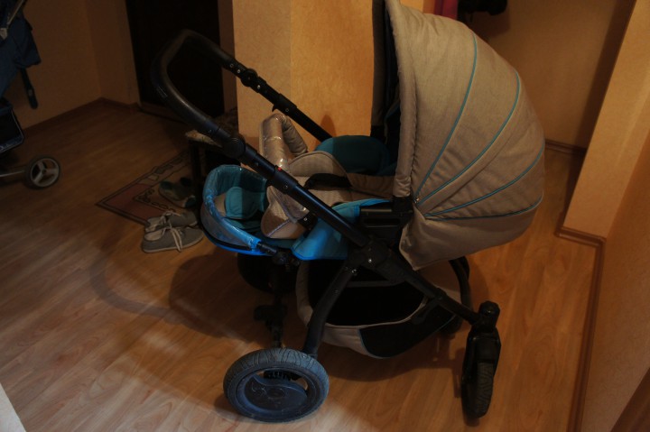 продаю коляску zippy