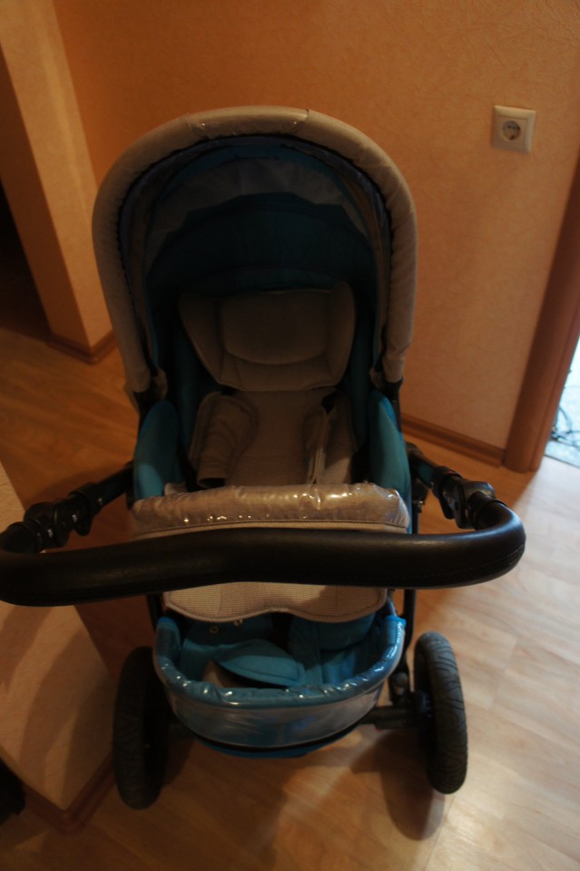 продаю коляску zippy