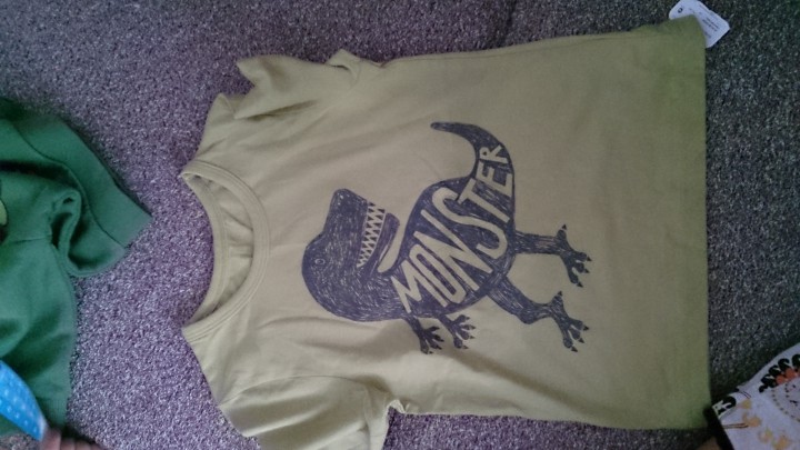 новые футболки по 200р 