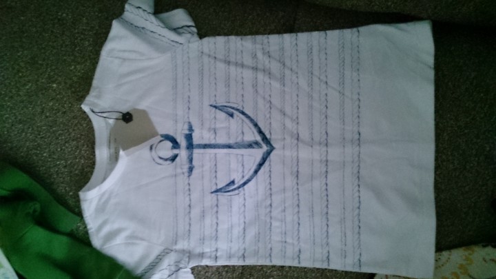 новые футболки по 200р 