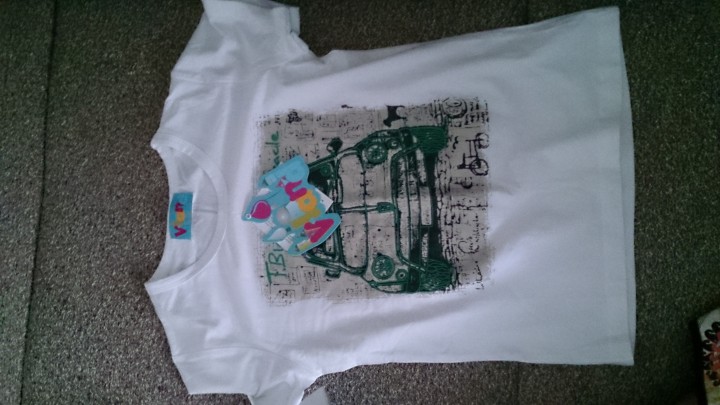 новые футболки по 200р 