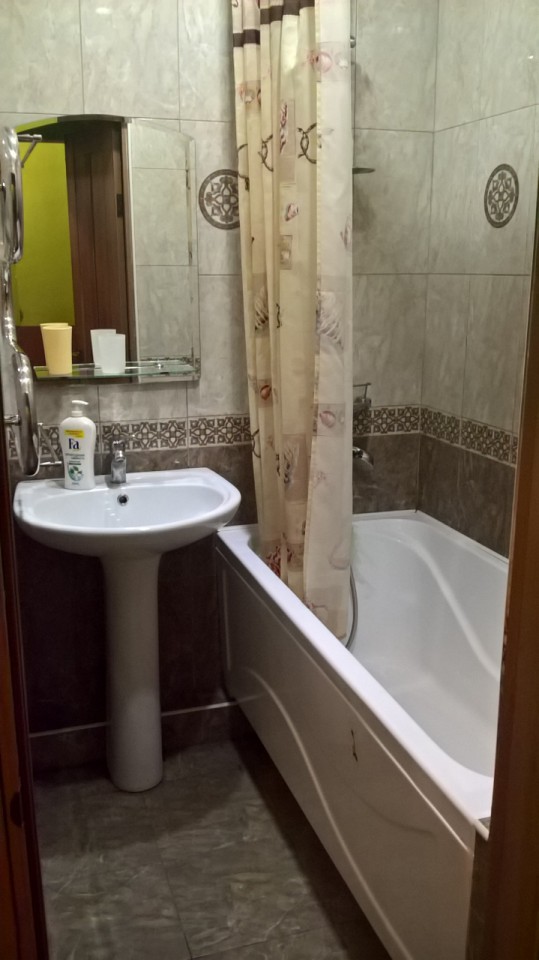 Сдается 2х комн.кв на Бытхе