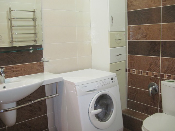 Сдаю 3 к.кв.120м,р-он Стадиона