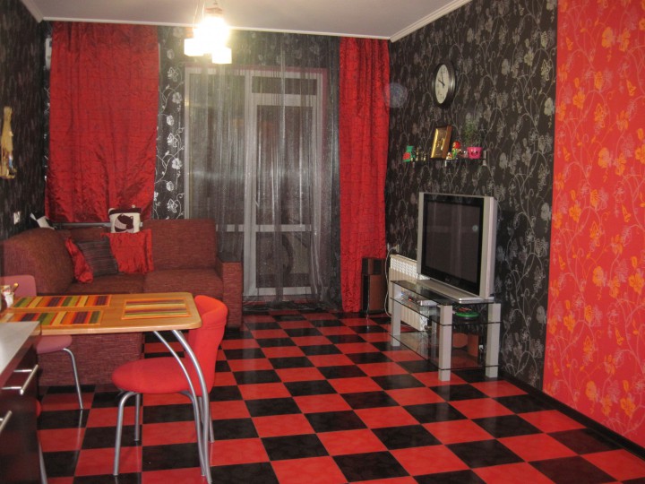 Сдаю 3 к.кв.120м,р-он Стадиона