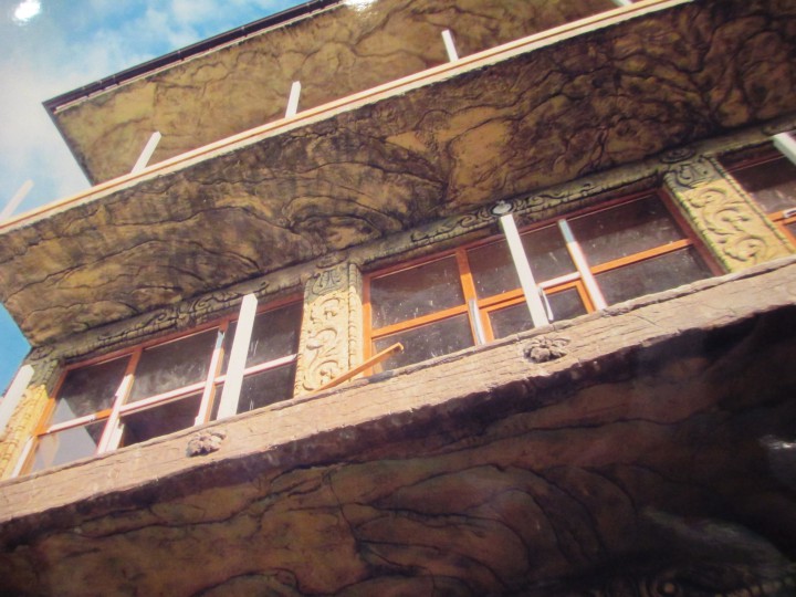 Художник-живописец,художник-декоратор,скульптор