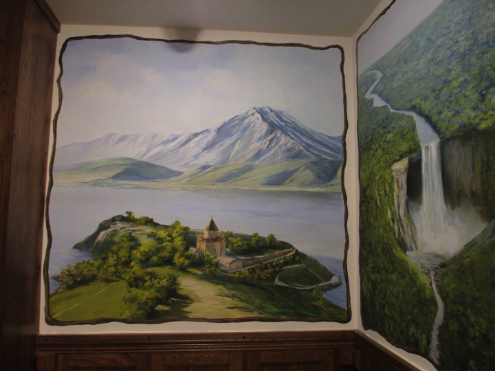 Художник-живописец,художник-декоратор,скульптор