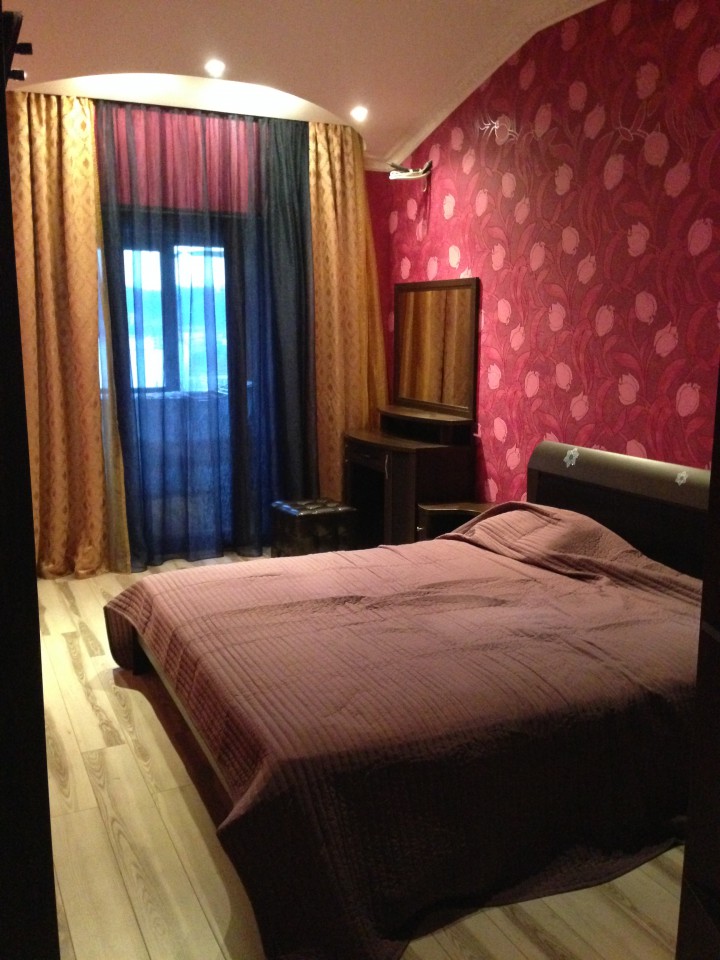 Сдаю свою 3-к кв в Сочи на ул.Гагарина