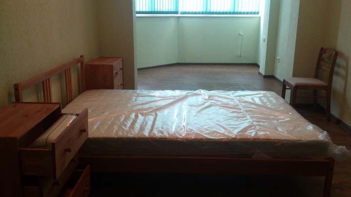 Сдам трехкомнатную квартиру (Н.Сочи)