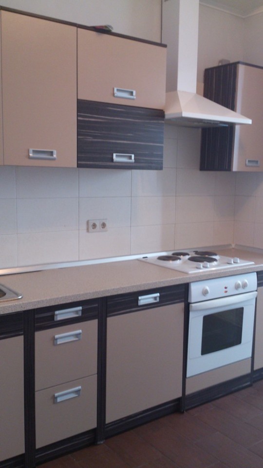 Сдам трехкомнатную квартиру (Н.Сочи)