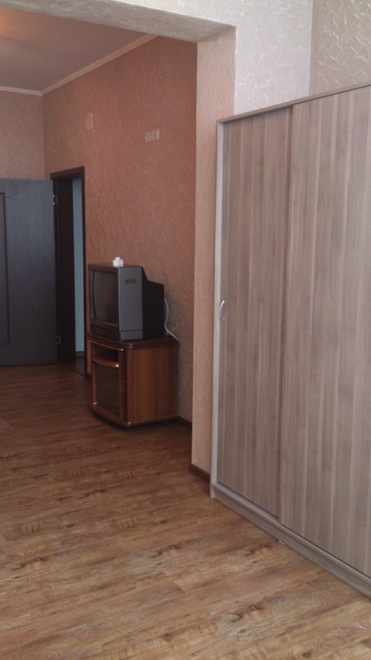 Сдам трехкомнатную квартиру (Н.Сочи)